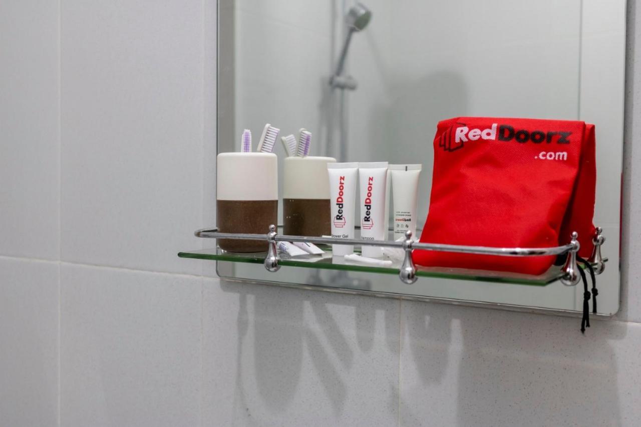 Reddoorz Plus @ Bitung City Center Kültér fotó